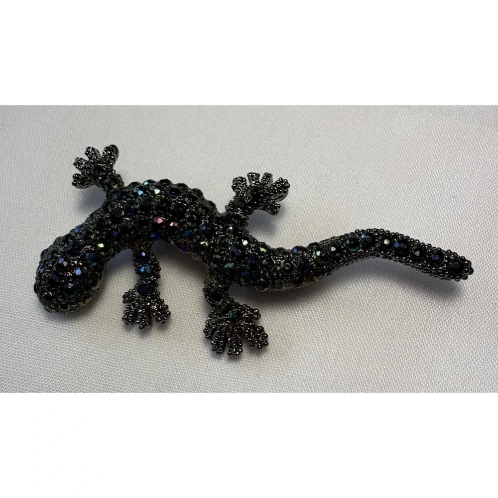 Vintage Sparkling Gecko Lizard Brooch Pin Estate Gift Boxed Iridescent Crystals